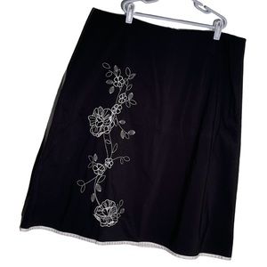 NOTATIONS Women’s Skirt Size L Black, Lined, Embroidered